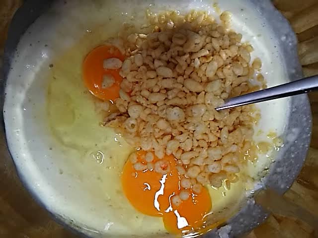 add tenkasu and two eggs